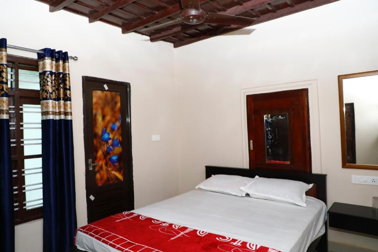 Valiyath Holidays Homestay Mundrothuruth ภายนอก รูปภาพ